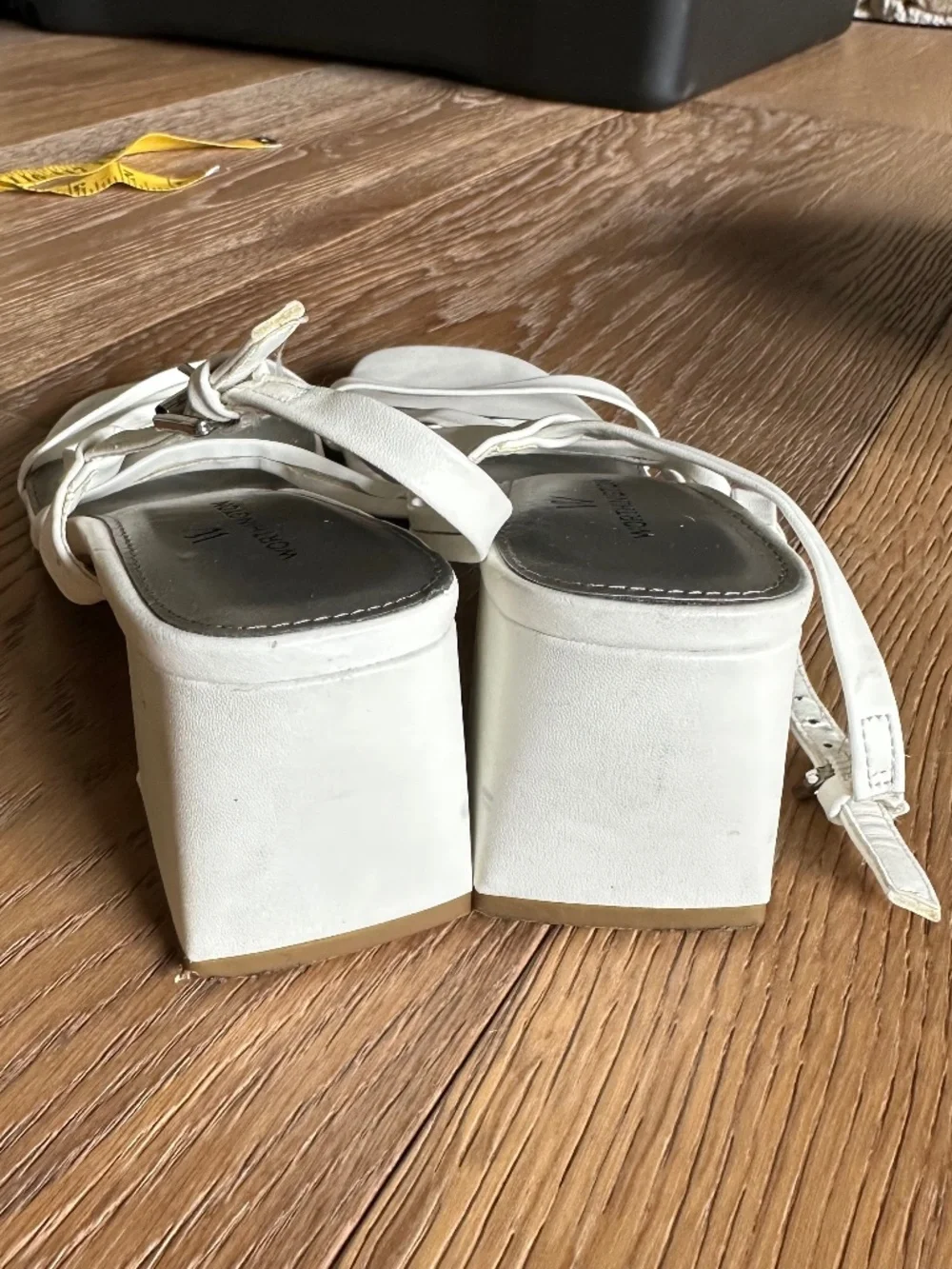 Worthington White Strappy Block Heel Sandals Size 6.5 Minimalist Heels